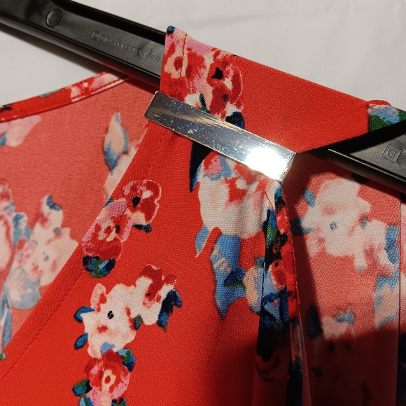 EST 1946 EUC Women's Cold Shoulder Tunic Top, Size XL,  Red Floral V-neck - Picture 8 of 9